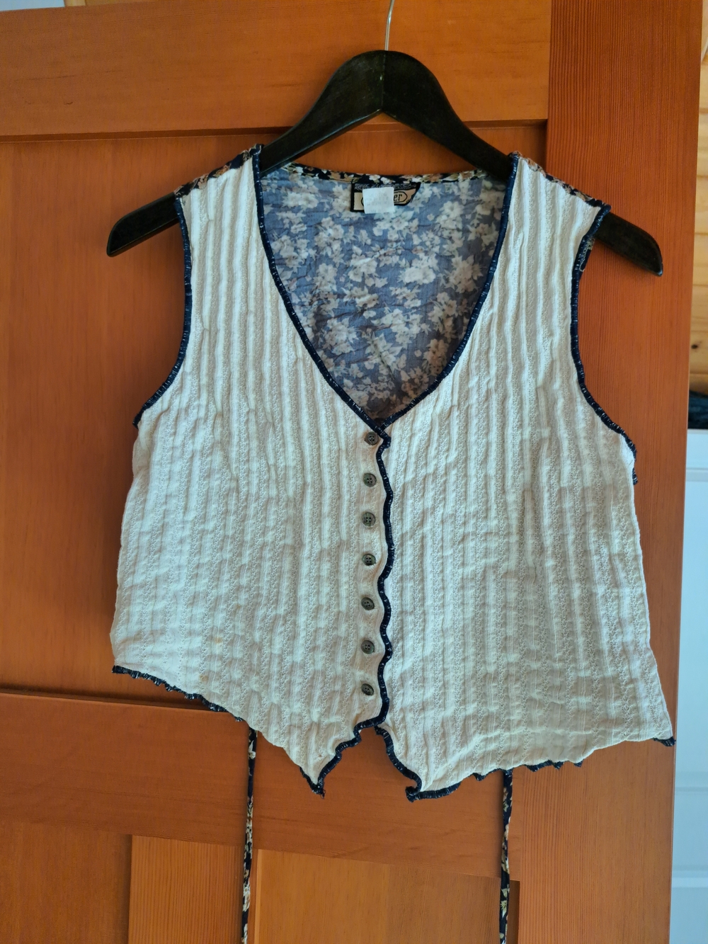 Vintage Wrapper Cream Textured Button-Front Vest with Navy Floral Back 90s